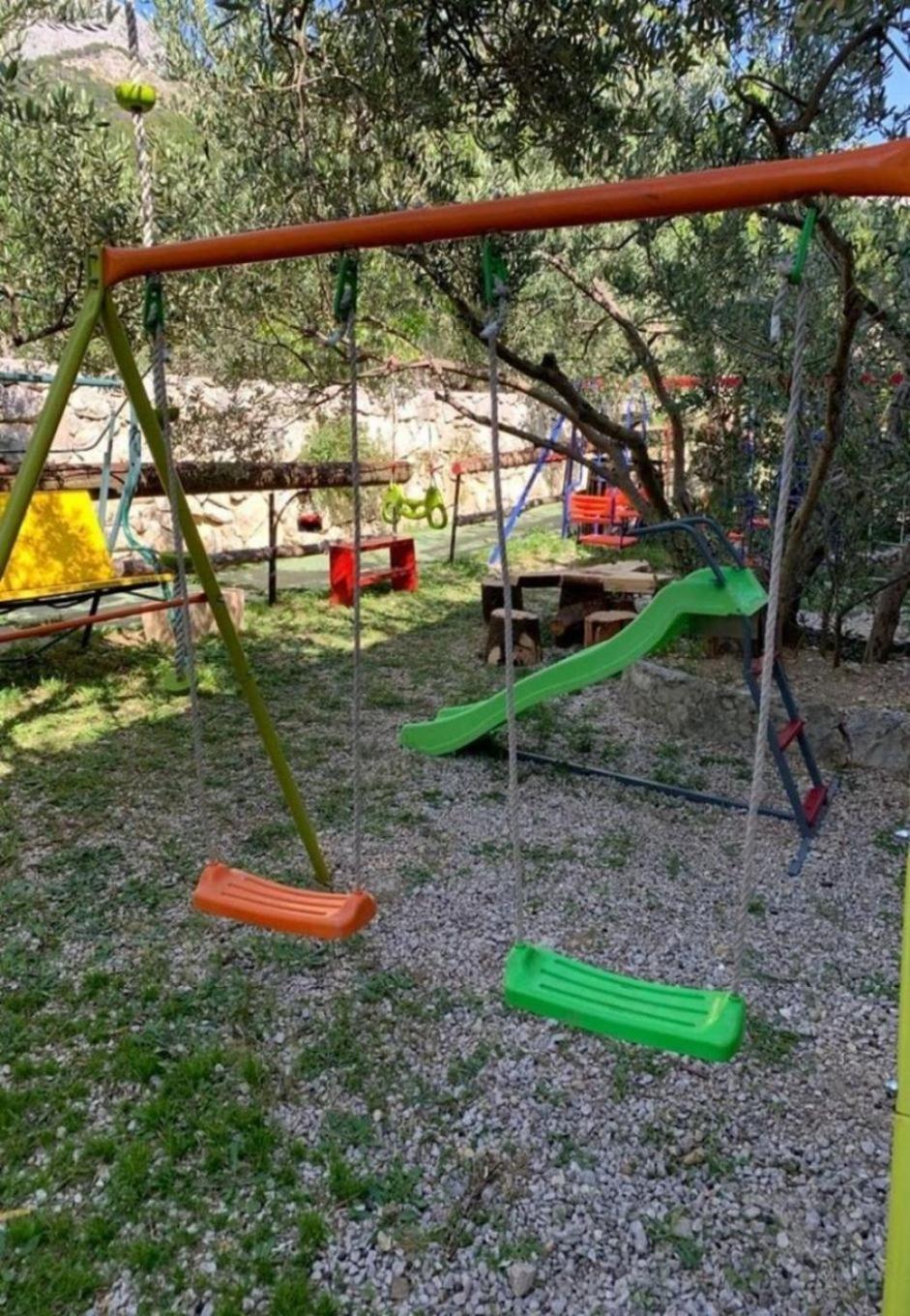 Apartments Antisa - With Playground Tučepi المظهر الخارجي الصورة